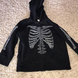 Size 5t embroidered skull 💀 zip up